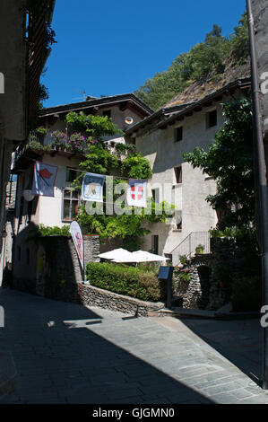 La vallée d'aoste, Italie : sur le village médiéval de Bard, la plus petite ville dans la vallée d'Aoste Banque D'Images