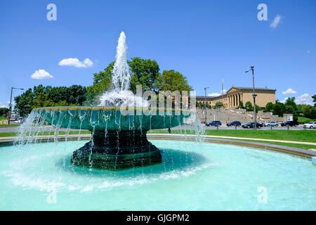 Philadelphia Museum of Art vu de Eakins ovale dans Fairmount Park, à Philadelphie Banque D'Images