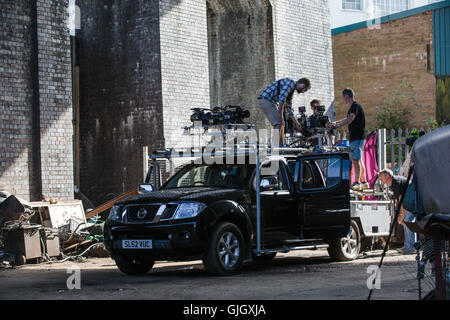 Birmingham, UK. 16 août, 2016. Le tournage du film prête le joueur un réalisé par Steven Spielberg dans Digbeth. Création de l'équipe de film voiture appareil photo pour faire des photos de suivi de crédit : Steven re/Alamy Live News Banque D'Images