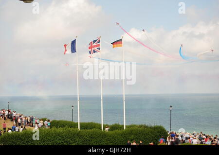 Cromer, Norfolk, Royaume-Uni. 17 août, 2016. Les flèches rouges à Cromer Carnival Crédit : John Worrall/Alamy Live News Banque D'Images