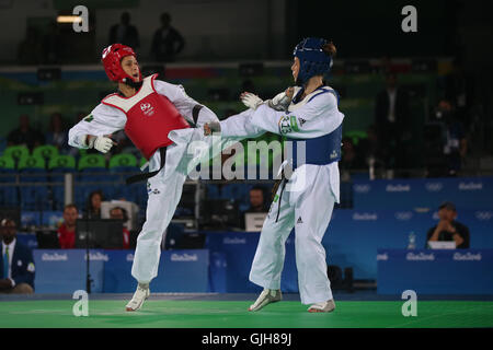 Rio de Janeiro, Brésil. 17 août, 2016. Le taekwondo aux Jeux olympiques de 2016 - Iris (BRA) remporte le combat contre Kilday (NZL) et passe-quarts au cours de la taekwondo aux Jeux Olympiques de Rio 2016 tenue à Arena Carioca 3. Crédit : Foto Arena LTDA/Alamy Live News Banque D'Images