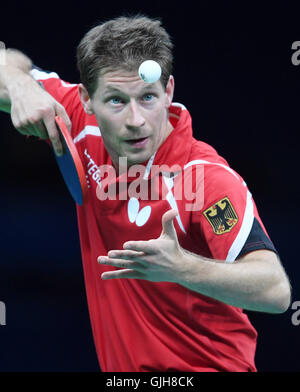 Rio de Janeiro, Brésil. Août 17, 2016. Bastian Steger de l'Allemagne dans l'action contre l'Youngsik Jeoung de Corée au cours de l'équipe masculine de tennis de table match par équipe Médaille de Bronze contre l'Allemagne à la Corée aux Jeux Olympiques de 2016 à Rio au Riocentro - Pavillon 3 à Rio de Janeiro, Brésil, 17 août 2016. Photo : Felix Kaestle/dpa/Alamy Live News Banque D'Images