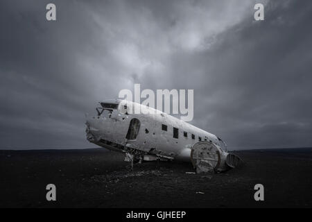 Plane Wreck sur plage noire, Solheimasandur, Islande Banque D'Images