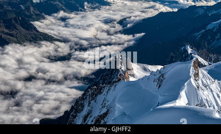 La montagne de l'Aiguille du Midi, massif du Mont Blanc, Chamonix, Alpes, France Banque D'Images