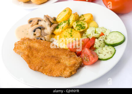 Escalope panée avec salade 7 Banque D'Images