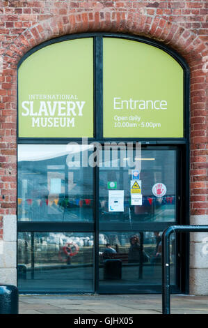 Le Musée de l'esclavage dans l'Albert Dock, Liverpool. Banque D'Images