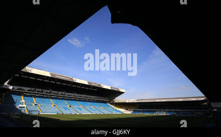 Une vue générale à l'intérieur avant d'Elland Road le ciel parier match de championnat. Banque D'Images