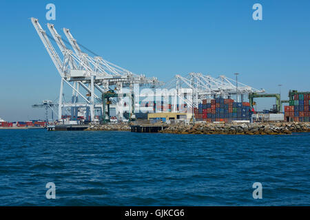 Grues (grues) au terminal à conteneurs de Long Beach, Los Angeles, Californie, USA. Banque D'Images