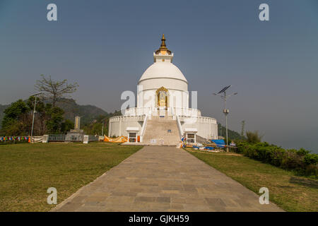 La paix mondiale pagode à Pokhara, Népal Banque D'Images