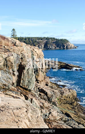 À la recherche d'est dirigée vers la tête du chasseur, Mount Desert Island, dans le Maine. Banque D'Images