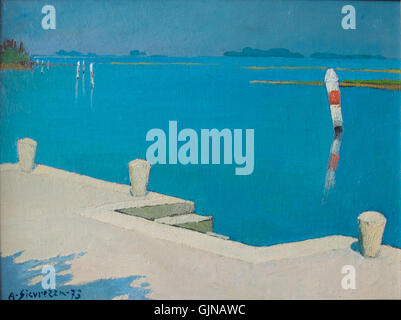 'La banchina nella laguna di Grado' est une peinture représentant une vue pittoresque des quais de la lagune de Grado, en Italie. L'œuvre capture les eaux calmes et le paysage environnant, reflétant l'atmosphère tranquille de la région. Banque D'Images
