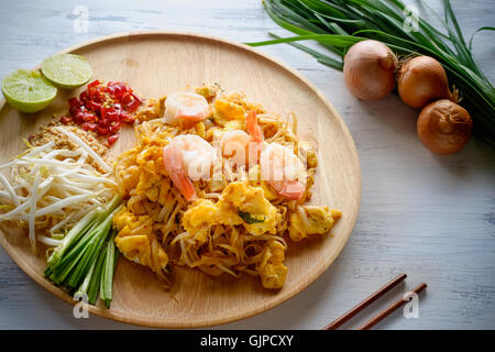 Pad Thaï, nouilles sautés aux crevettes Banque D'Images