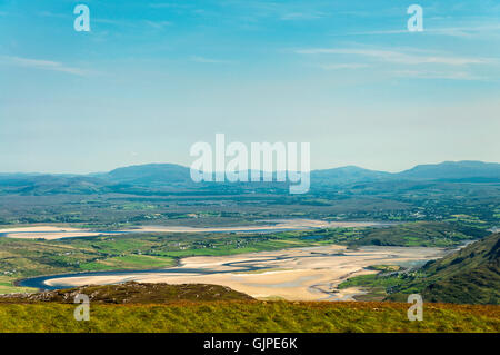 Vue depuis les pentes de Sliabh Tuaidh Slievetooey showingLoughros ou la montagne, Point et Ardara, comté de Donegal, Irlande Banque D'Images