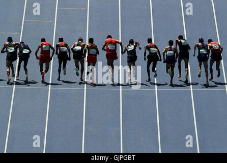 Le début de la Men's 3000m Steeple Chase le douzième jour de la Jeux Olympiques de Rio, au Brésil. Banque D'Images