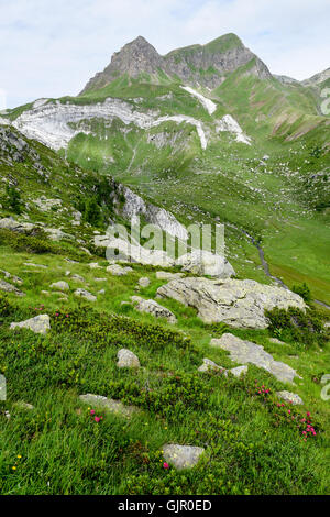 Paysage de montagne sur le lac de Tremorgio sur le Canton du Tessin dans les Alpes Suisses Banque D'Images
