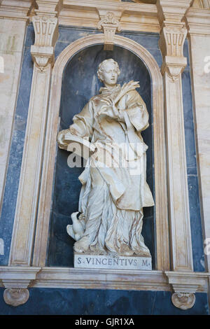 Statue de Saint Vincent de Saragosse, également connu sous le nom de Saint-Vincent martyr, Vincent de Huesca ou Vincent le Diacre Banque D'Images