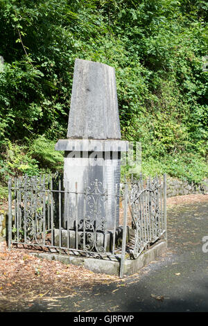 Stagecoach memorial accident la malle-poste pilier construit en 1841 marque l'endroit sur ce qui est aujourd'hui l'A40 entre Llandovery et Br Banque D'Images