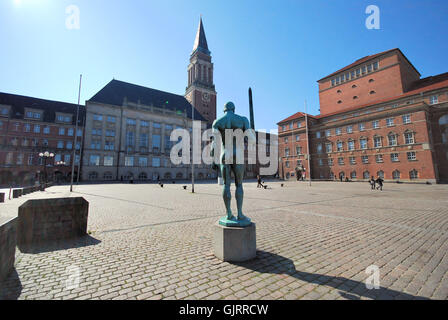 La place de l'hôtel de ville de Kiel avec Samurai Banque D'Images