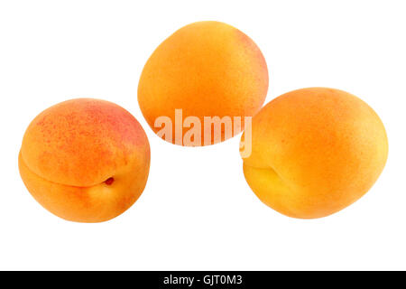 Trois abricots mûrs - isolé Banque D'Images