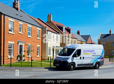 BT Openreach van stationné à l'extérieur de maison dans nouveau lotissement - haut - Moulin à Scalby, près de Scarborough, North Yorkshire, Angleterre Banque D'Images