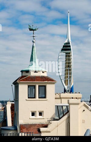 Vue de la tour Spinnaker, vu depuis le port de Portsmouth Tour Ronde, le Sally Port, Portsmouth, Hampshire, Royaume-Uni Banque D'Images