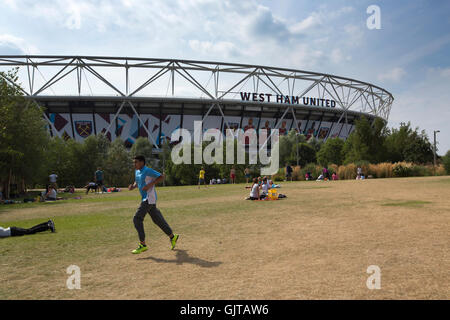 Stade olympique de Stratford, la nouvelle maison à West Ham United Football Club, Queen Elizabeth Olympic Park, Londres, UK Banque D'Images