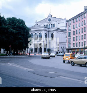 München, 1985. Isarvorstadt, Staatstheater am Gärtnerplatz, genannt Gärtnerplatztheater (Gaertnerplatztheater). Munich, 1985. Isarvorstadt district, Gärtnerplatz théâtre. Banque D'Images