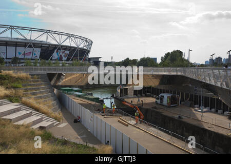 Stade olympique de Stratford, la nouvelle maison à West Ham United Football Club, Queen Elizabeth Olympic Park, Londres, UK Banque D'Images