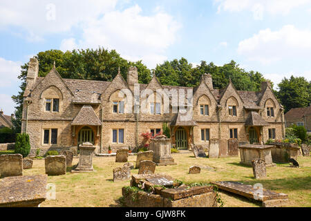 Dans le Cimetière Holloways Hospices de St Mary's Church, Eglise paroissiale Green Witney Oxfordshire UK Banque D'Images