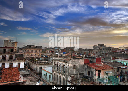 Une vue sur les toits de la vieille ville de La Havane, Cuba Banque D'Images