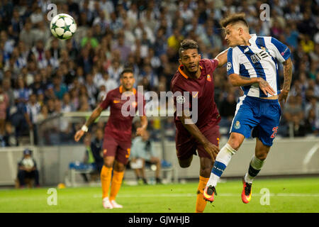 Porto, Portugal. Août 17, 2016. Joueur du FC Porto Otávio en action au cours de l'UEFA Champions League 2016/17 play-offs !er leg match entre le FC Porto et l'AC Roma, au stade du Dragon, le 17 août 2016. Credit : Diogo Baptista/Alamy Live News Banque D'Images