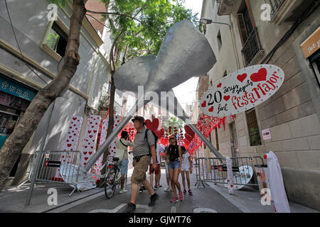 Barcelone, Espagne. Août 18, 2016. Barcelone. La Catalogne en Espagne. Les festivités d'une Festa Major de Gràcia 2016 dans la ville de Barcelone aujourd'hui (18 août 2016). La fête dure une semaine et a lieu chaque année dans le milieu d'août, où certaines rues de la zone de prendre sur un thème différent. L'exposition se poursuit jusqu'aux premières heures de la nuit. Credit : rich bowen/Alamy Live News Banque D'Images