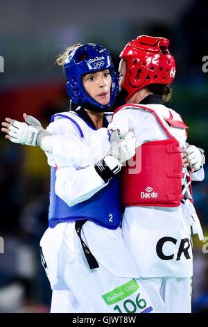 Rio de Janeiro, Brésil. Août 17, 2016. Championnats de Taekwondo olympique. Yasmina AZIEZ (Fra -bleu) versus CESURLAR Hotel Lucija (CRO - rouge) - femmes -49kg © Plus Sport Action/Alamy Live News Banque D'Images