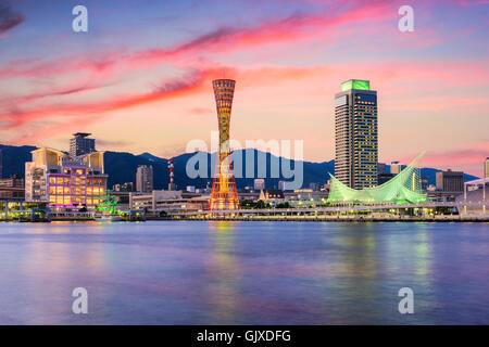 Kobe, Japon skyline au port. Banque D'Images