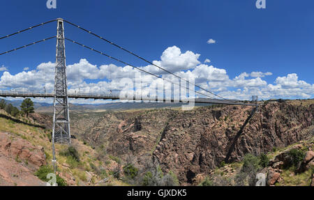 Royal Gorge Bridge sur la rivière Arkansas dans le Colorado - cousues à partir de cinq images. Banque D'Images