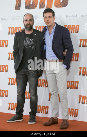 Toro' photocall à Madrid avec : Luis Tosar, Mario Casas Où : Madrid, Espagne Quand : 19 Avr 2016 Banque D'Images