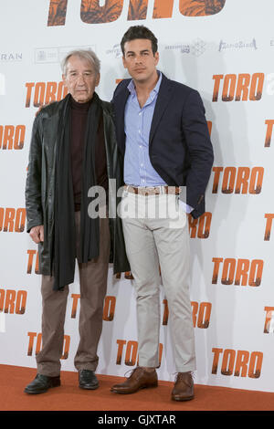 Toro' photocall à Madrid comprend : Jose Sacristan, Mario Casas Où : Madrid, Espagne Quand : 19 Avr 2016 Banque D'Images