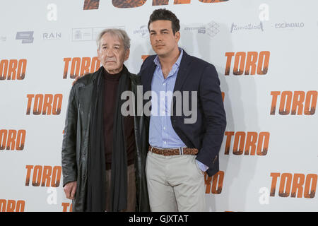 Toro' photocall à Madrid comprend : Jose Sacristan, Mario Casas Où : Madrid, Espagne Quand : 19 Avr 2016 Banque D'Images