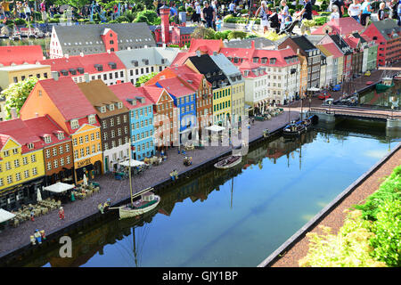 Billund, Danemark - Juillet 26, 2016 : maisons de Nyhavn dans Lego Legoland Banque D'Images