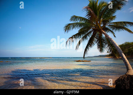 La belle plage de Playa Maguana Baracoa, dans la province de Guantánamo, Cuba Banque D'Images