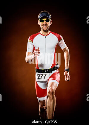 Un homme de race blanche d'exécution isolé Ironman Triathlon runner Banque D'Images