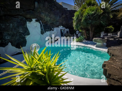 Lanzarote, Espagne - Août 22, 2016 : Petite piscine dans le Cesar Marique Foundation en Tahiche, Lanzarote, îles Canaries, Espagne Banque D'Images