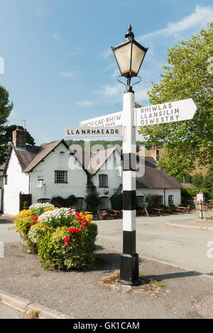 Le bras de l'Ouest dans la région de Llanarmon Dyffryn 12 North East Wales établi comme une auberge en 1670 dans la vallée 12 Banque D'Images