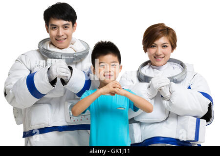 Studio shot astronautes et le petit garçon Banque D'Images