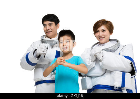 Studio shot astronautes et le petit garçon Banque D'Images