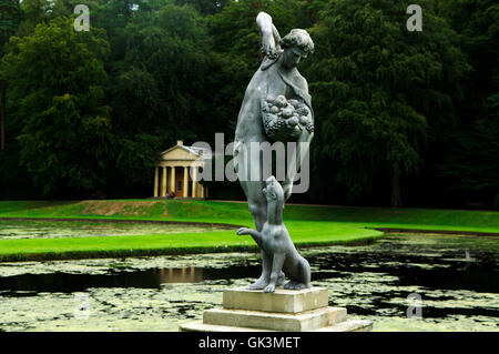 14 Aug 2011, North Yorkshire, Angleterre, Royaume-Uni --- Studley Royal Water Garden, Yorkshire, Angleterre --- Image par © Jeremy Horner Banque D'Images