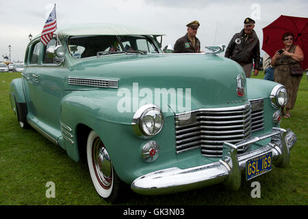 Lytham St Annes, Lancashire, England, UK --- rassembler les amateurs autour d'un vieux Cadillac, durant les années 40, week-end sur Lytham Gre Banque D'Images