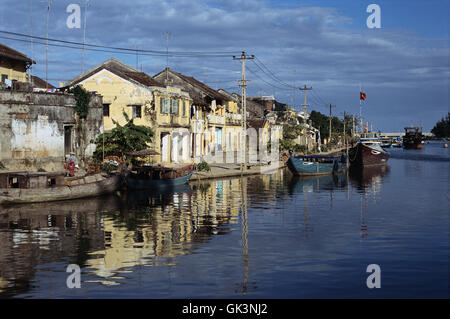 Ca. 2003, Hoi An, Vietnam --- Riverside et de vieux bâtiments chinois au Vietnam --- Image par © Jeremy Horner Banque D'Images