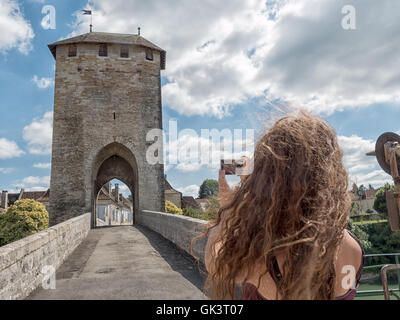 Vieux pont d'Orthez dans les Pyrénées françaises Banque D'Images