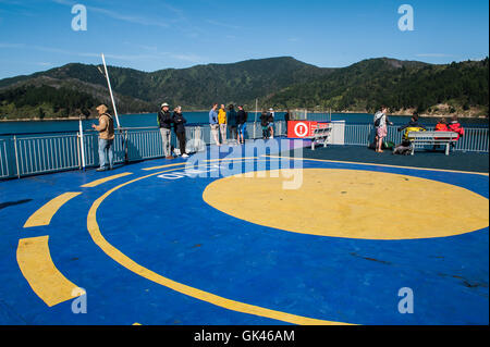 Détroit de Cook, Nouvelle-Zélande - le 4 février 2016 : Les passagers de voyager en ferry de Wellington à Picton Marlborough Sounds, via NZ Banque D'Images